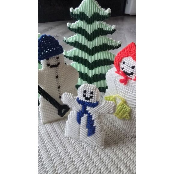 Snowman Family Scene Plastic Canvas Complete Excellent ~Christmas Winter - Picture 3 of 10
